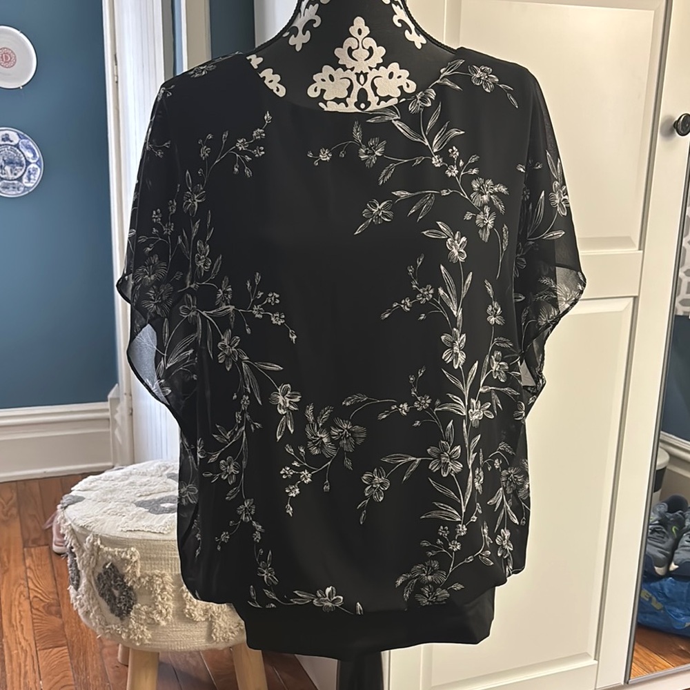 Neineiwu XL Floral Black and White Women's Top
